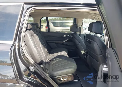 2025 BMW X7 xDrive40I z USA, uszkodzony, nr VIN 5UX23EM01S9W74145